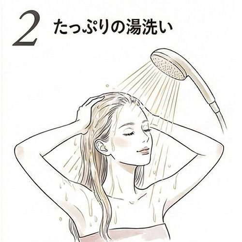 温かめのお湯で髪と頭皮を流す